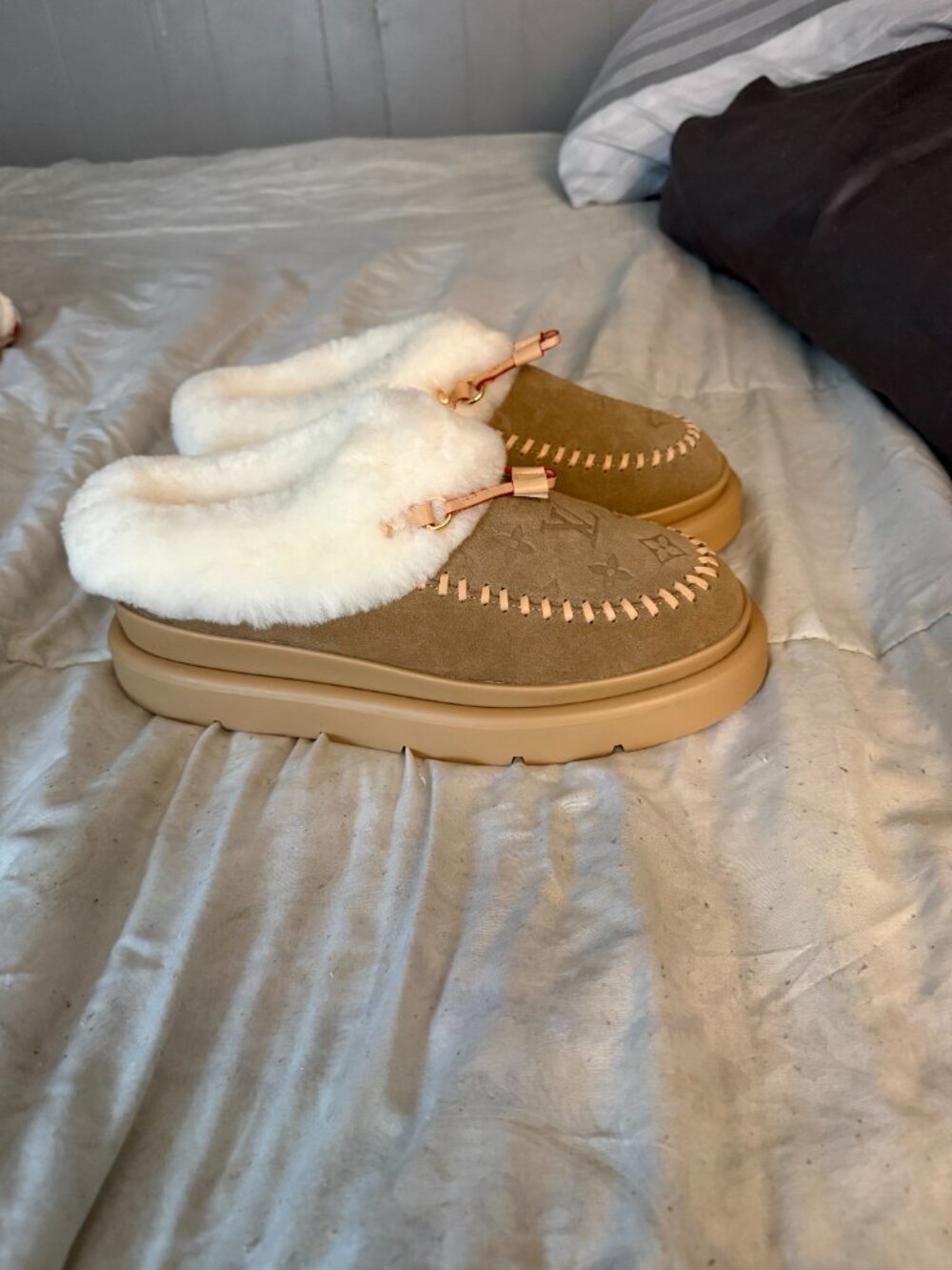 Louis Vuitton Mules - Picture 3 of 5